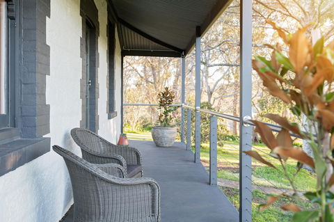 The Other House - Accommodation Redcliffe 6