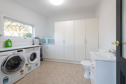 The Other House - Accommodation Redcliffe 18