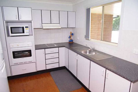Bellhaven 1, 17 Willow Street - Accommodation Redcliffe 0