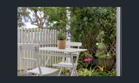 Wintergarden Beach Cabin - Accommodation Redcliffe 2