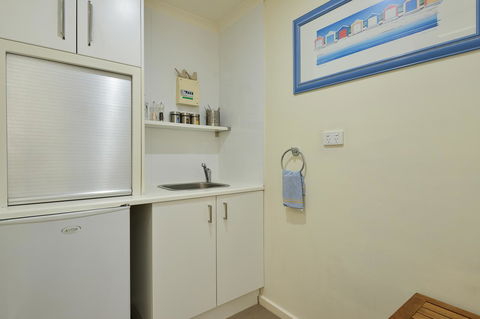 Wintergarden Beach Cabin - Accommodation Redcliffe 8