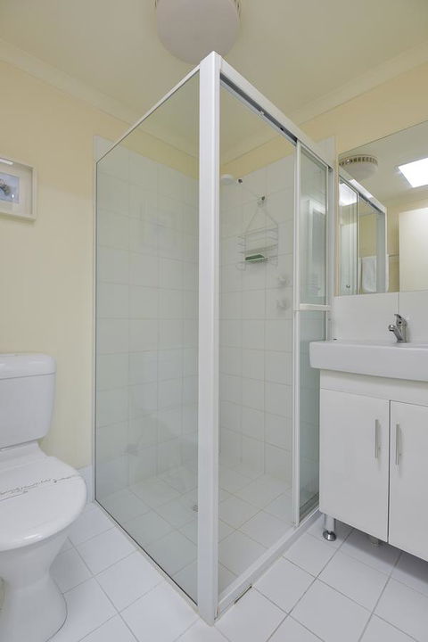 Wintergarden Beach Cabin - Accommodation Redcliffe 9