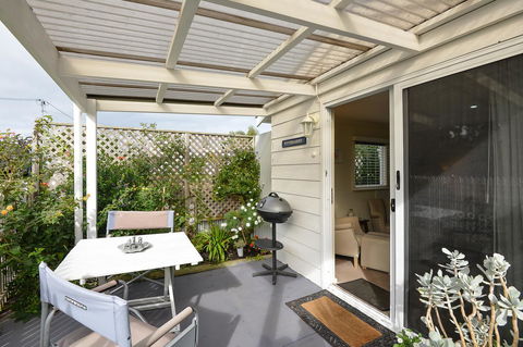 Wintergarden Beach Cabin - Accommodation Redcliffe 7