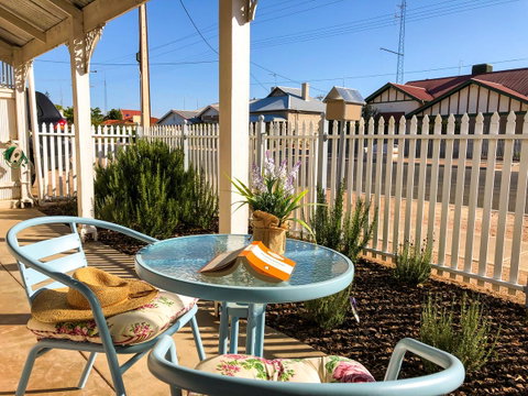 Inglenook Cottage - Accommodation Redcliffe 1