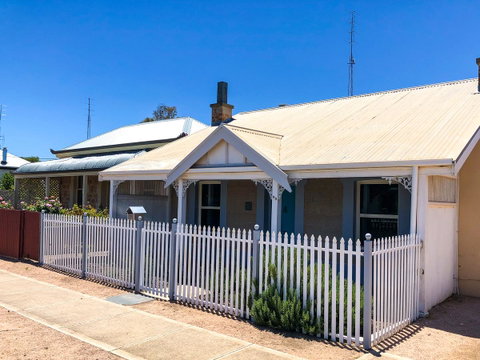 Inglenook Cottage - Accommodation Redcliffe 35