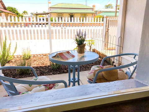 Inglenook Cottage - Accommodation Redcliffe 13