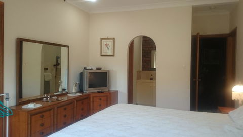 Gaerwood B&B - Accommodation Redcliffe 5
