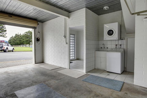 Tasman Beachside Apartment - Accommodation Redcliffe 11