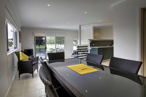 Tasman Beachside Apartment - Accommodation Redcliffe 5