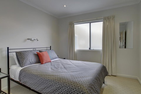 Tasman Beachside Apartment - Accommodation Redcliffe 8