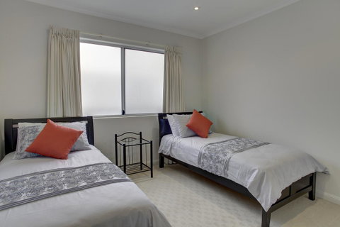 Tasman Beachside Apartment - Accommodation Redcliffe 9