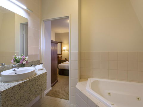 The Chancellor On Currie - Accommodation Redcliffe 9