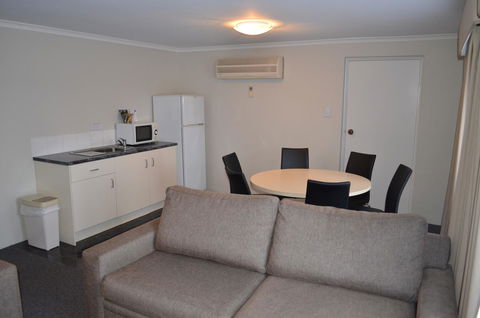 Arkana Motor Inn & Terrace Apartments - Accommodation Redcliffe 11