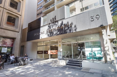 York Apartments On Grenfell - Accommodation Redcliffe 7