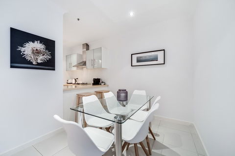York Apartments On Grenfell - Accommodation Redcliffe 6