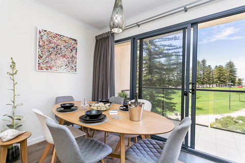 Heart Of Glenelg BnB - Accommodation Redcliffe 11