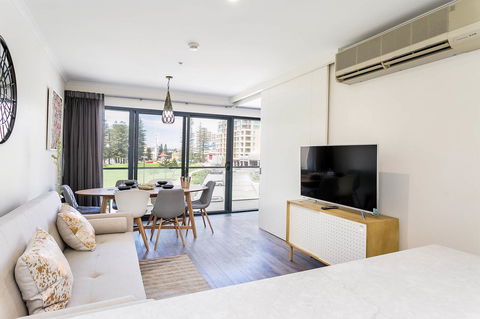 Heart Of Glenelg BnB - Accommodation Redcliffe 8