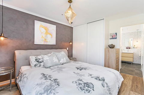 Heart Of Glenelg BnB - Accommodation Redcliffe 1