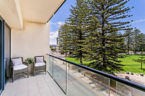 Heart Of Glenelg BnB - Accommodation Redcliffe 12