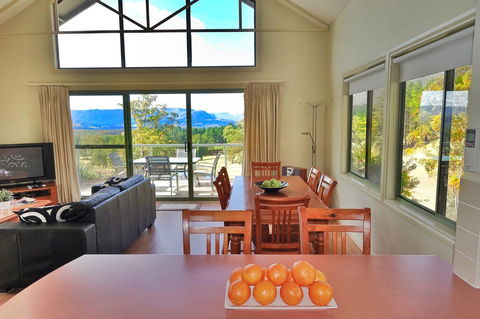 SkyView Villa - Accommodation Redcliffe 15