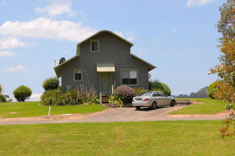 SkyView Villa - Accommodation Redcliffe 32