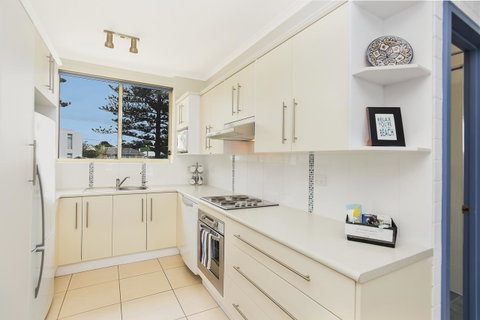 The Dolphins Beachfront Apartments - Accommodation Redcliffe 12