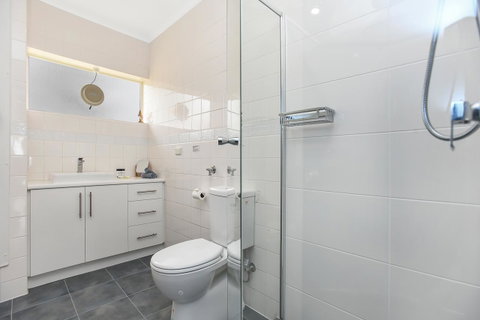 The Dolphins Beachfront Apartments - Accommodation Redcliffe 15