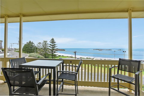 The Dolphins Beachfront Apartments - Accommodation Redcliffe 9