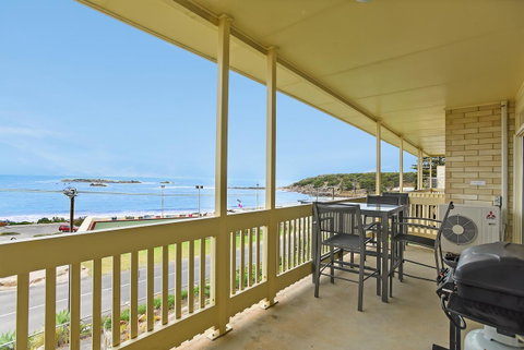 The Dolphins Beachfront Apartments - Accommodation Redcliffe 10