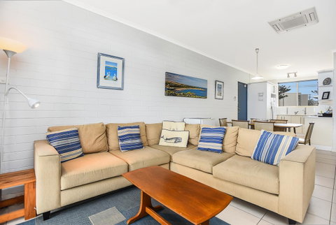 The Dolphins Beachfront Apartments - Accommodation Redcliffe 11