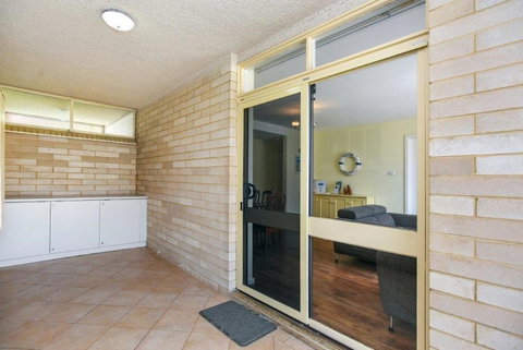 The Dolphins Beachfront Apartments - Accommodation Redcliffe 3