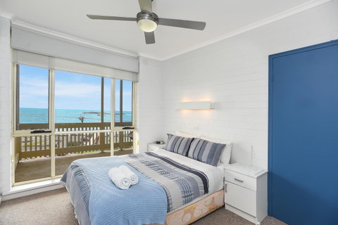 The Dolphins Beachfront Apartments - Accommodation Redcliffe 14