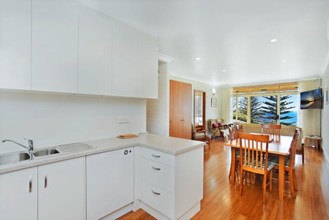 The Dolphins Beachfront Apartments - Accommodation Redcliffe 4