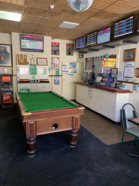 Commercial Hotel Morgan - Accommodation Redcliffe 4
