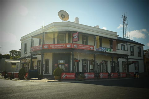 Commercial Hotel Morgan - Accommodation Redcliffe 0