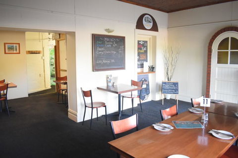 Commercial Hotel Morgan - Accommodation Redcliffe 5