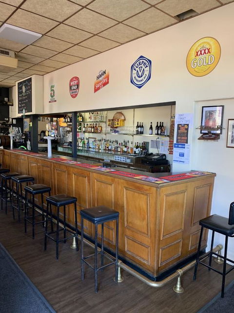 Commercial Hotel Morgan - Accommodation Redcliffe 2