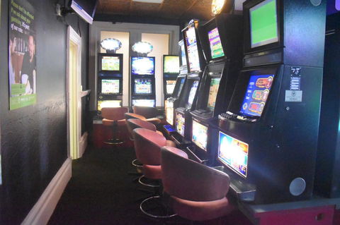 Commercial Hotel Morgan - Accommodation Redcliffe 8