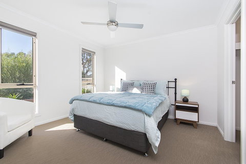 32 West B&B - Accommodation Redcliffe 9