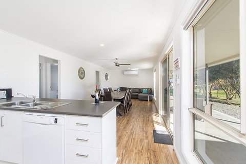 32 West B&B - Accommodation Redcliffe 18