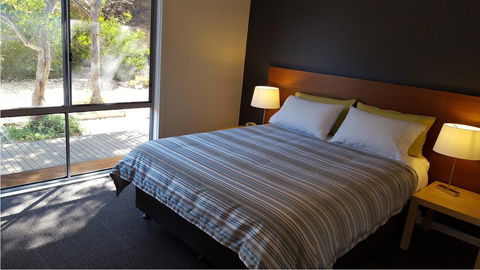 Coorong Waterfront Retreat - Accommodation Redcliffe 2