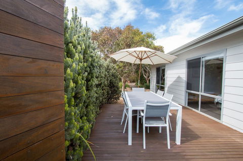 Coorong Waterfront Retreat - Accommodation Redcliffe 16