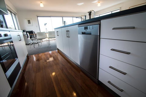 Coorong Waterfront Retreat - Accommodation Redcliffe 10