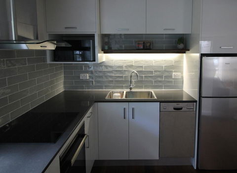 Boatsheds - Accommodation Redcliffe 8