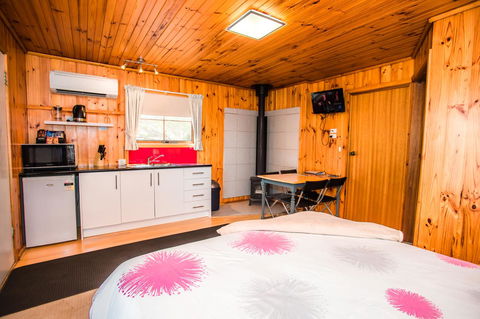 Seppelts View Cabins - Accommodation Redcliffe 32