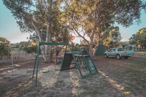 Seppelts View Cabins - Accommodation Redcliffe 12