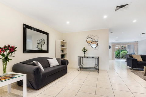 Adelaide Style Accommodation-Close To City-North Adelaide-3 Bdrm- FREE Parking - Accommodation Redcliffe 5