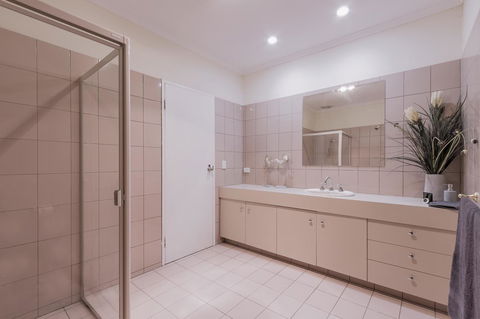 Adelaide Style Accommodation-Close To City-North Adelaide-3 Bdrm- FREE Parking - Accommodation Redcliffe 31