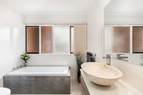 Adelaide Style Accommodation-Close To City-North Adelaide-3 Bdrm- FREE Parking - Accommodation Redcliffe 13