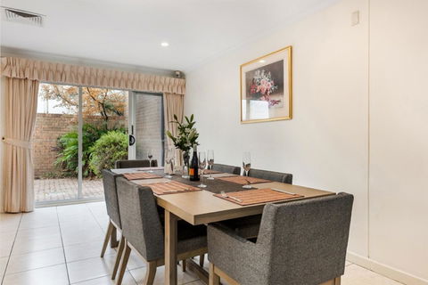 Adelaide Style Accommodation-Close To City-North Adelaide-3 Bdrm- FREE Parking - Accommodation Redcliffe 4